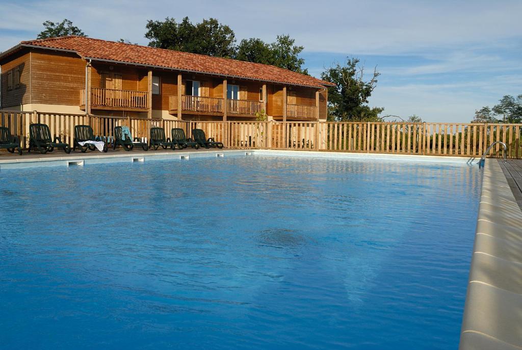 Madame Vacances - Residence Du Golf D'Armagnac Eauze Oda fotoğraf
